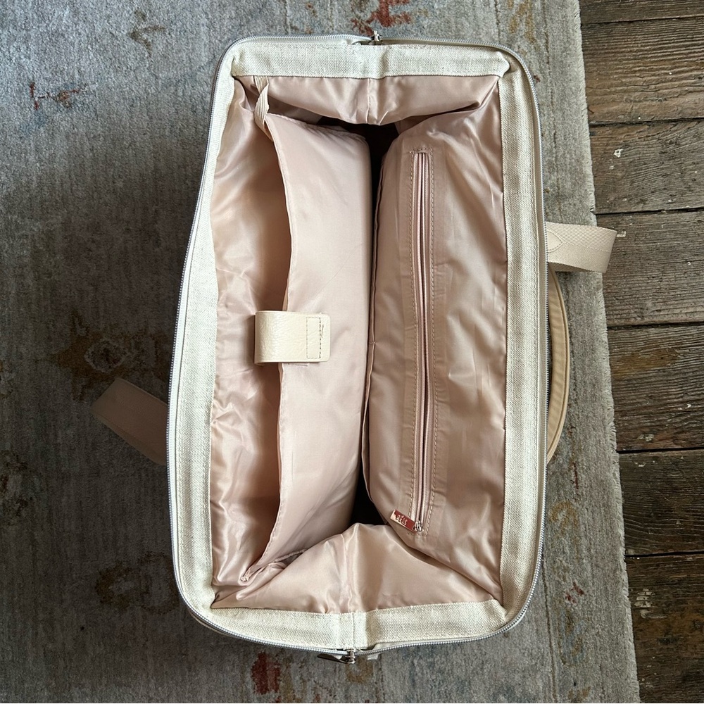 Beis Weekender Bag - Picture 2 of 4